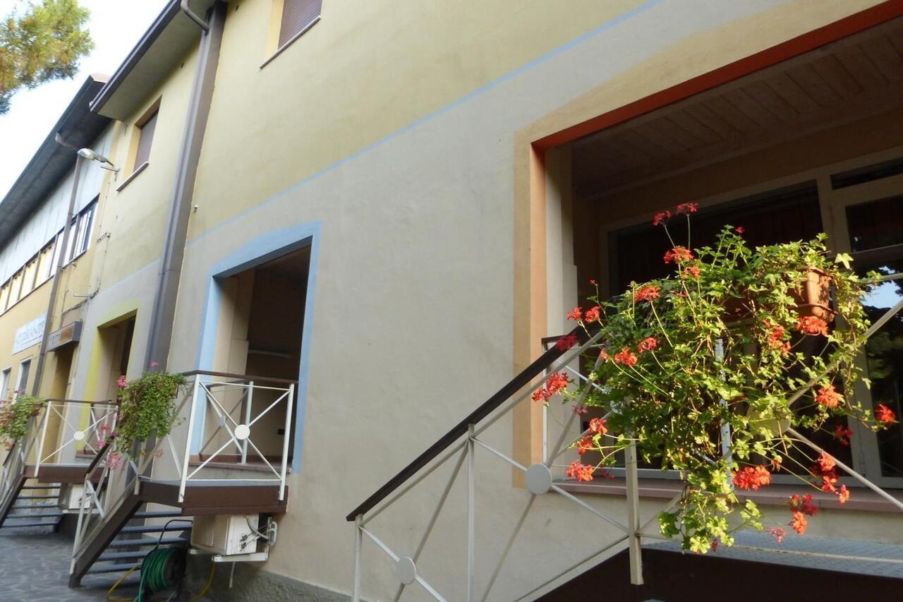 Hotel La Passeggiata Desenzano del Garda Bagian luar foto