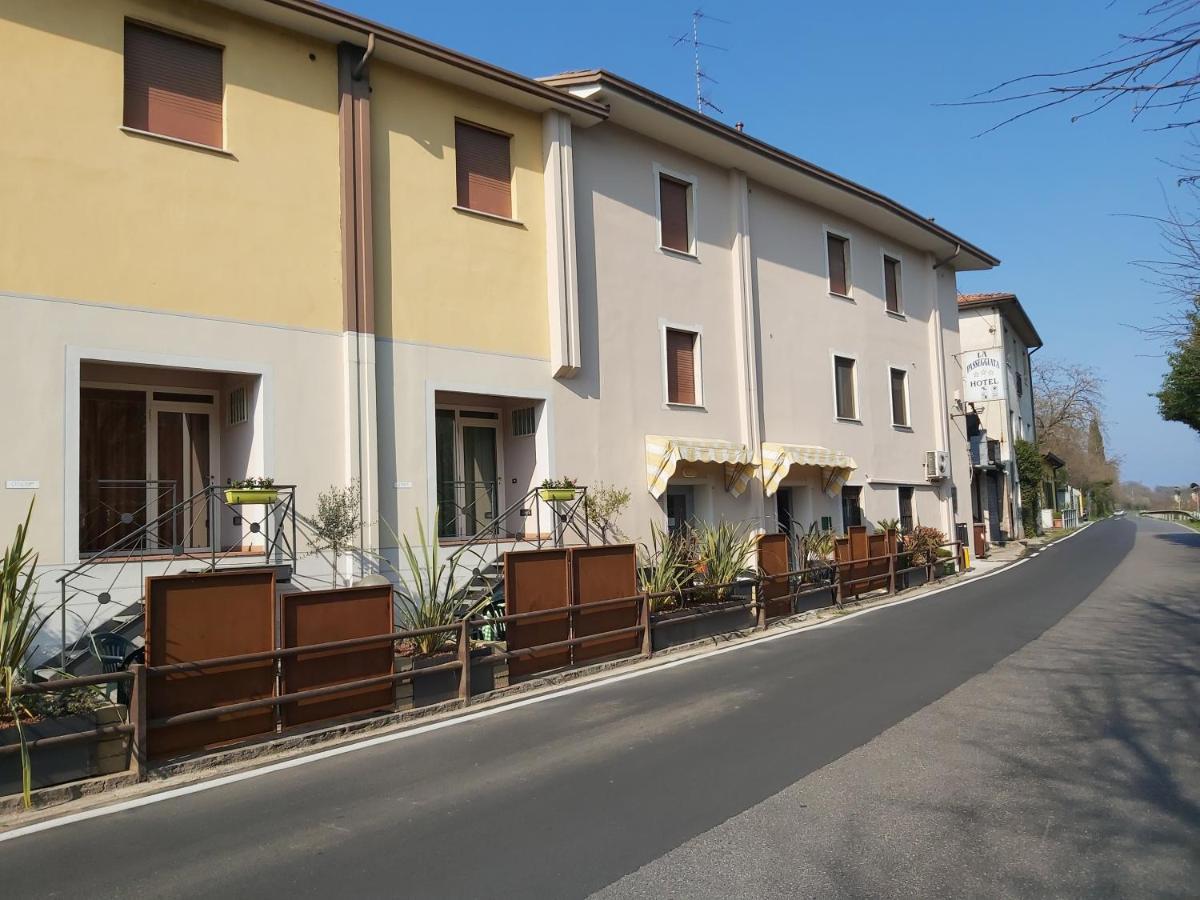 Hotel La Passeggiata Desenzano del Garda Bagian luar foto
