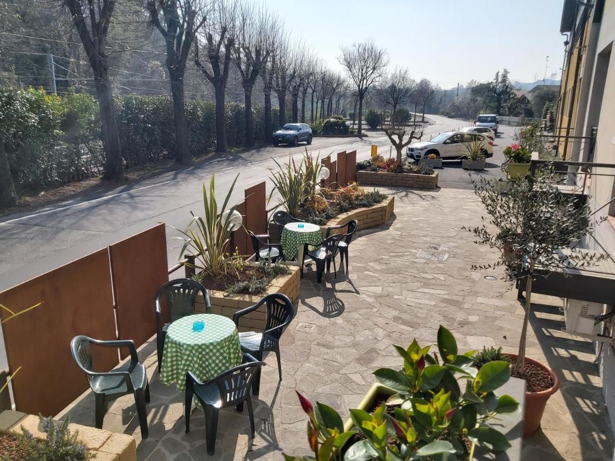 Hotel La Passeggiata Desenzano del Garda Bagian luar foto