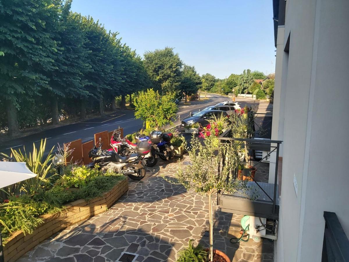 Hotel La Passeggiata Desenzano del Garda Bagian luar foto