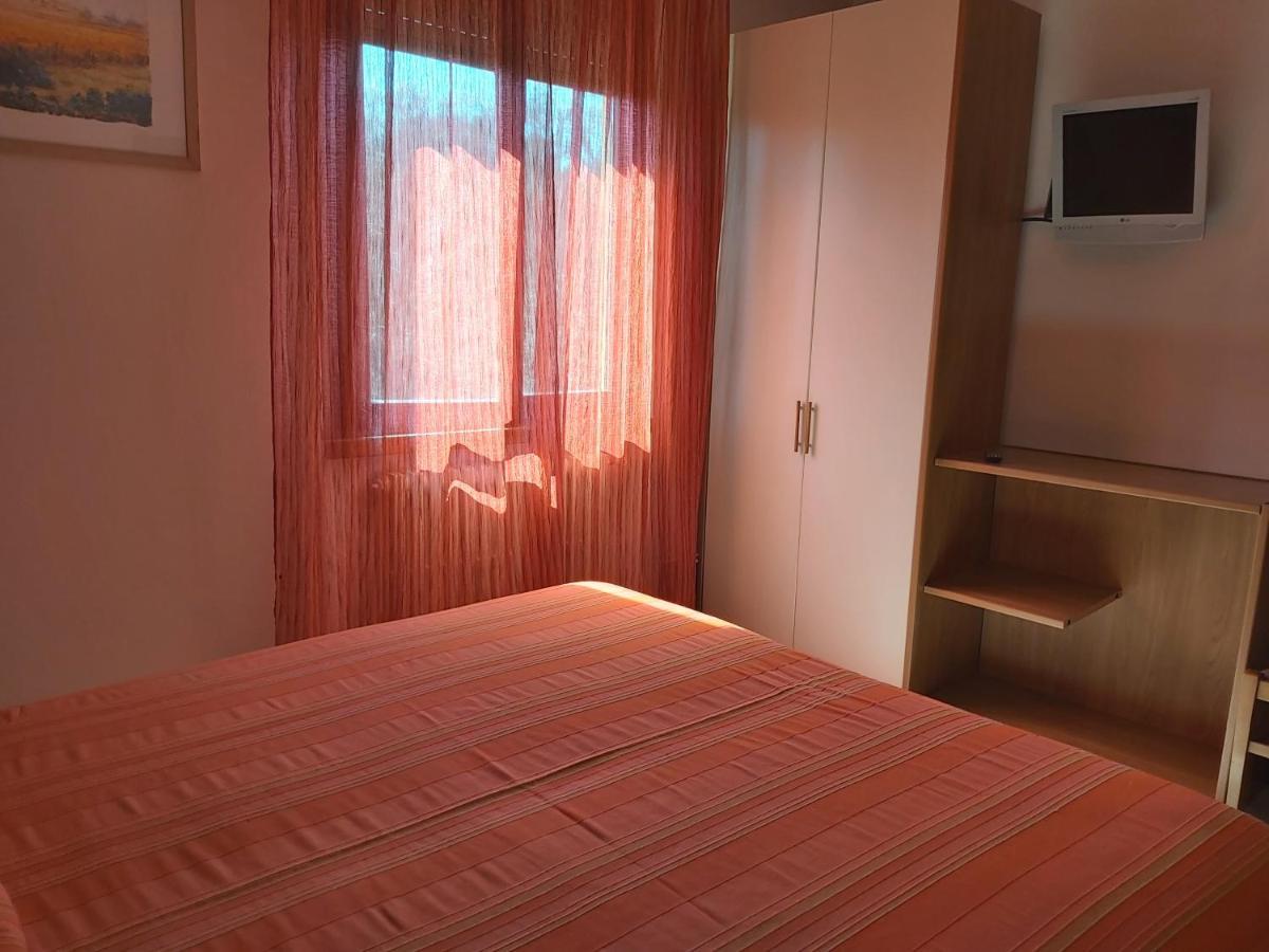 Hotel La Passeggiata Desenzano del Garda Bagian luar foto