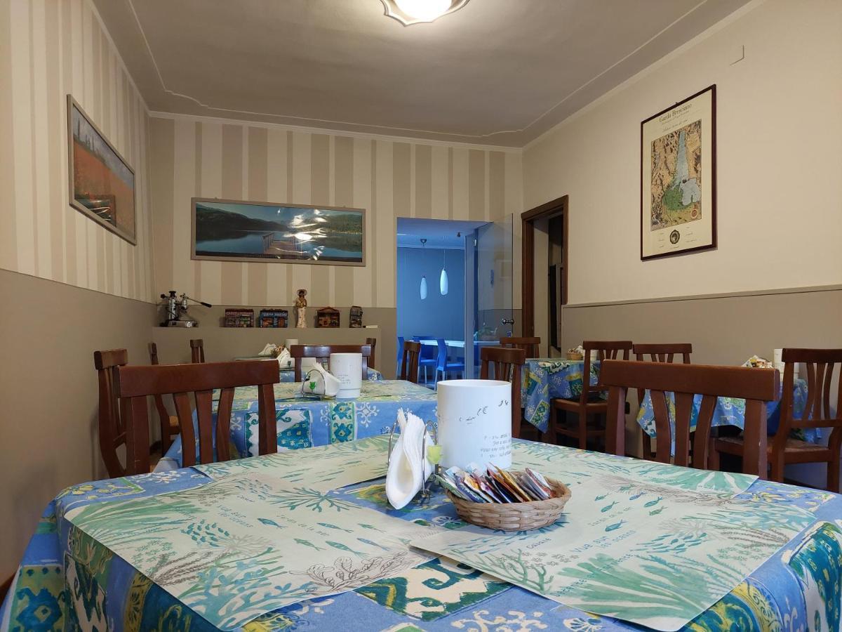 Hotel La Passeggiata Desenzano del Garda Bagian luar foto