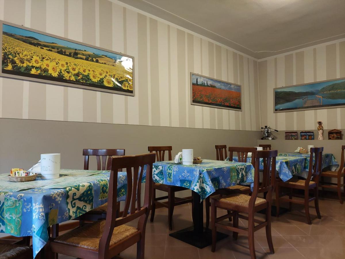 Hotel La Passeggiata Desenzano del Garda Bagian luar foto