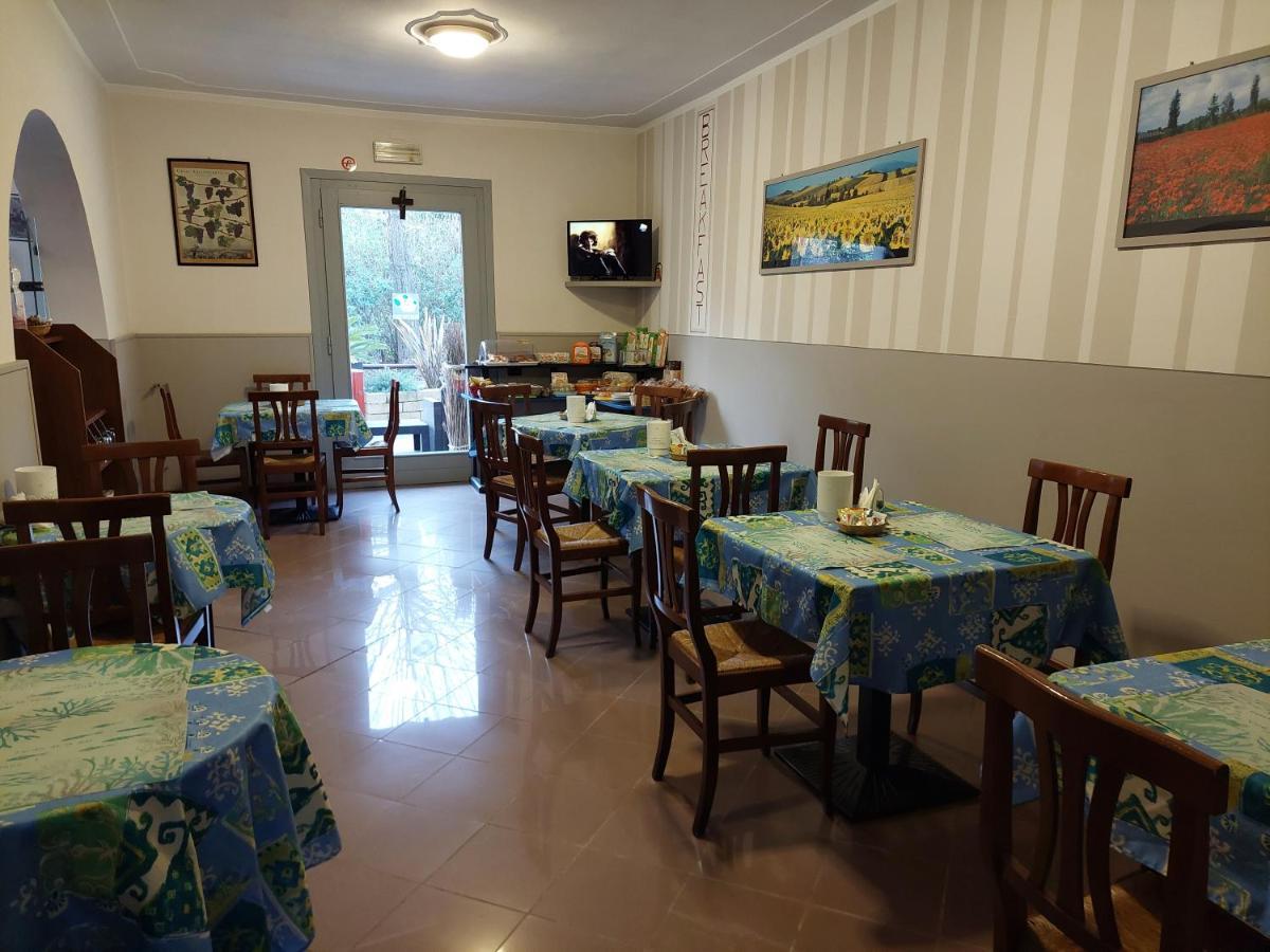 Hotel La Passeggiata Desenzano del Garda Bagian luar foto