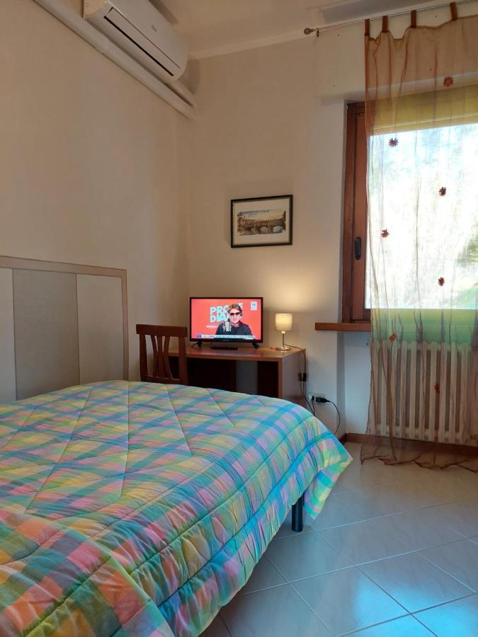 Hotel La Passeggiata Desenzano del Garda Bagian luar foto