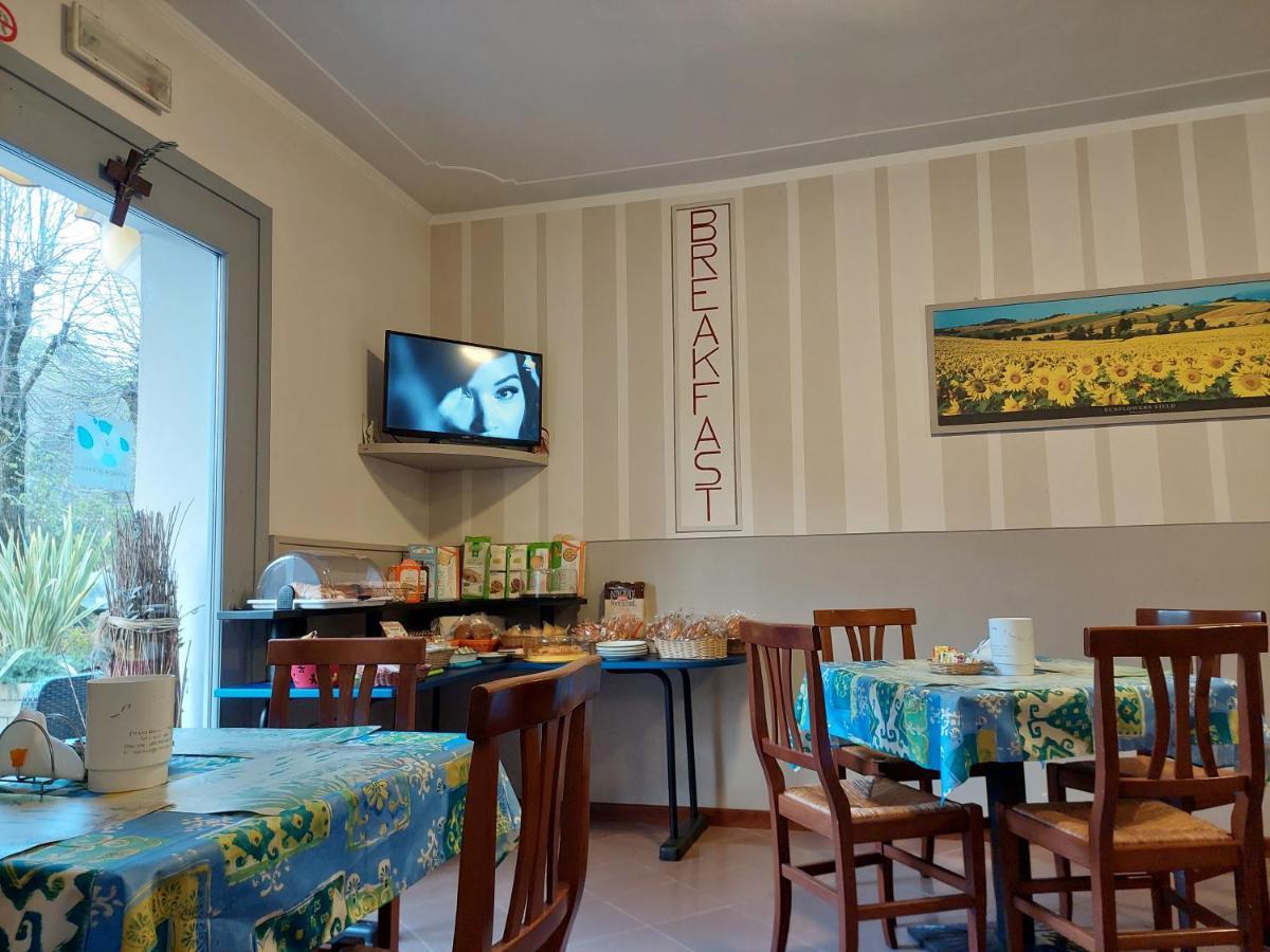 Hotel La Passeggiata Desenzano del Garda Bagian luar foto