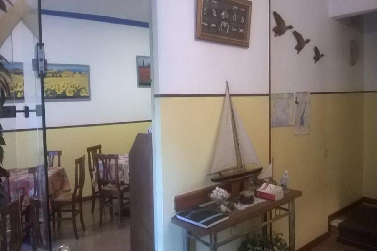 Hotel La Passeggiata Desenzano del Garda Bagian luar foto